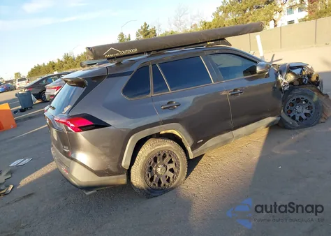 2021 Toyota Rav4 Hybrid Xle z USA, uszkodzony, nr VIN 4T3RWRFV8MU018082